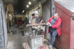 ... while Phil, Andrew and others load up a small milling machine on a trolley ...