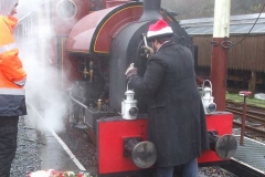 ... while Sam recovers the train crew's Sunday roast from the smokebox of No. 7!