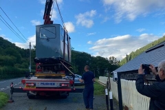 ... and is carefully lifted off the lorry ...