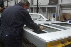 Peter continues the undercoating of the frames of No. 24 …