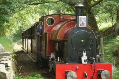 The train pauses for a minutes silence and for the ashes to be put into the firebox with a loud whistle in remembrance of Fred & Nell.