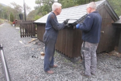 Monday, 23.10.2023. Paul and Ian are busy erecting guttering on the newly stained Stella's Shed ...