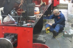 ... as Vince continues to work on No. 10's brake gear ...