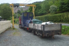 … the big pallet neatly fitting in the waggon positioned in the car park at Maespoeth, ready for the delivery of building materials next week.