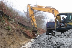 Saturday, 17.2.2024. There are no deliveries today, so Richard catches up by excavating for the next drainage layer ...