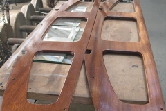 The mirror panels have been varnished again (and yet again during the day!) …
