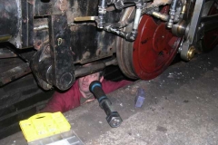 … and Trefor now connects up air brake pipes underneath …