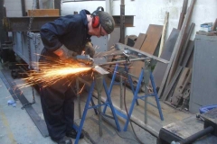 Wednesday, 20.10.2021. Having welded the machined wedges to the loading ramp, Adrian tidies up his work ...