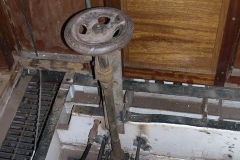 … while the handbrake linkage has reached the brake column in carriage No. 20.