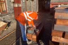 Sunday, 19.12.2021. Sleepers - Charles is pre-drilling the fixing location