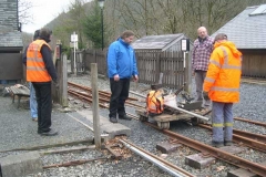 Sunday, 1.3.15. Richard, Tony, Andrew, Charles & Dave discuss tools required to inspect and tighten fishbolts up the line …