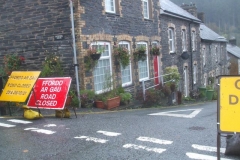 Thursday, 28.10.2021. Minffordd Street is now closed - sort of!