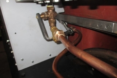 Tuesday, 20.12.22. This picture shows the valve to control the flow of water from the drivers side of the saddle tank to the injector. For initial steaming at the open day this could be controlled manually but now as one of the many "completion" jobs the linkage to the cab has been made.